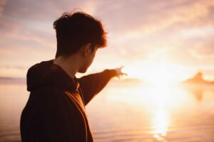 “Morning habits of success people that improve focus and productivity before 8 A.M. and help build a powerful daily routine.”