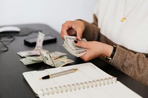 Step-by-step guide on how to beat inflation by earning side income in India even as a beginner, with practical tips and ideas