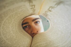Person practicing mindfulness to learn how do you ignore your thoughts and stay calm