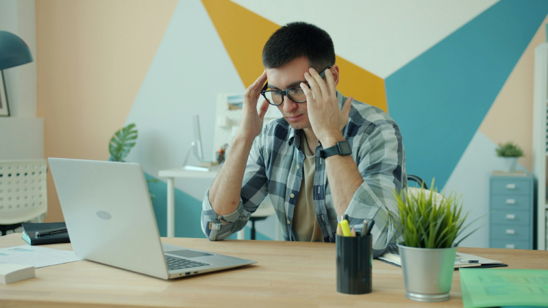 CBT therapy for anxiety explained through real-life situations showing how thoughts, emotions, and behavior are connected in everyday routine